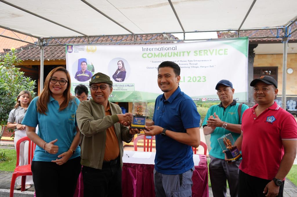 PKM Unwar; Bantu Petani Madu Kele-Kele di Banjar Adat Balangan untuk Menembus Pasar Global